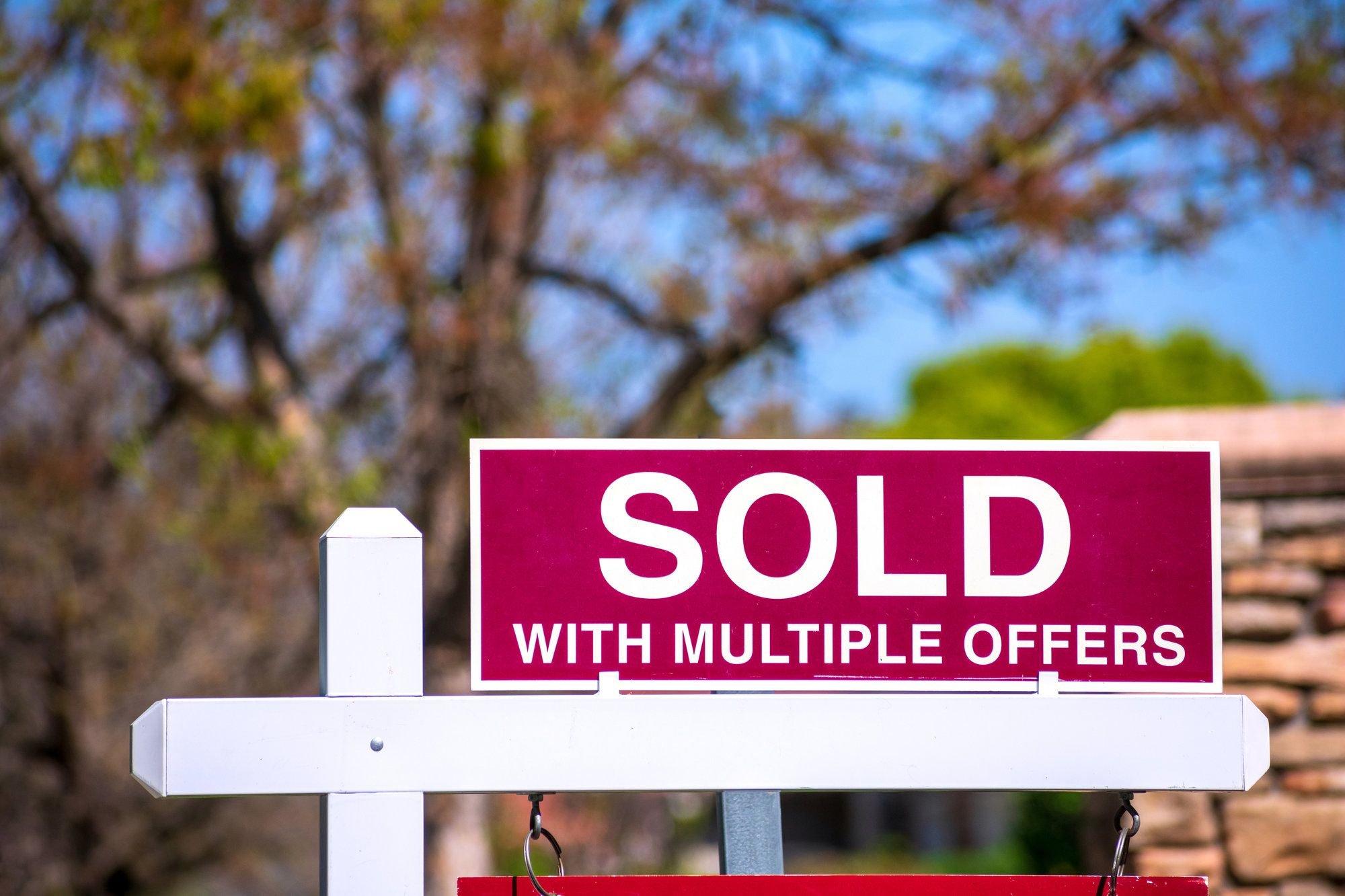 Home Sold With Multiple Offers Sign